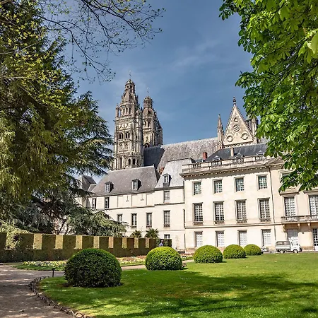 Le Saint Martin / Cathedrale 아파트