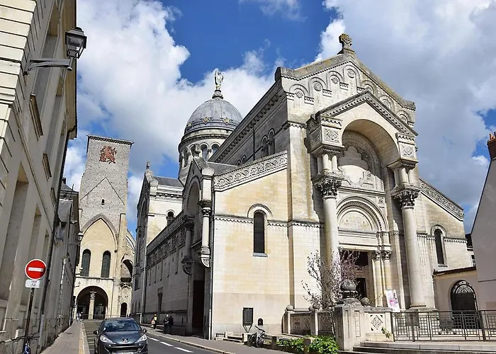 Le Saint Martin / Cathedrale Daire *